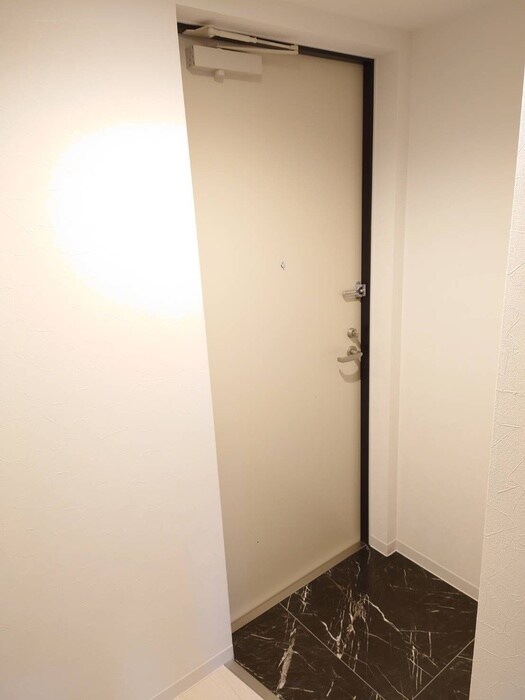物件内観写真16　(玄関)