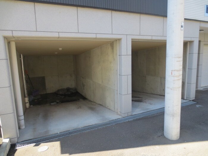 物件外観写真2　(駐車場)