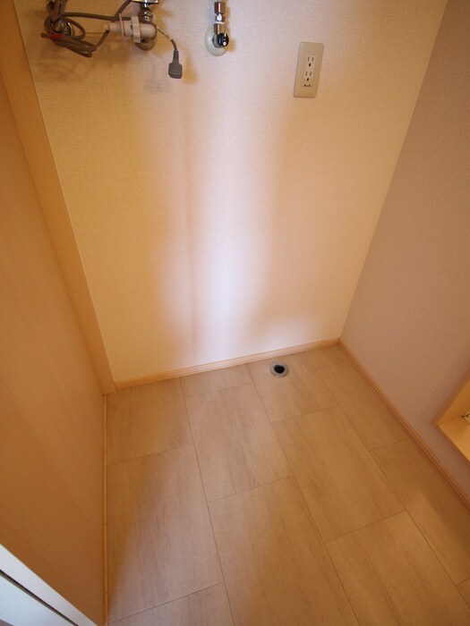 物件内観写真10　(洗濯機置場)