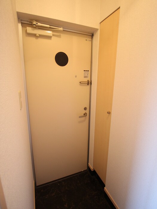 物件内観写真11　(玄関)