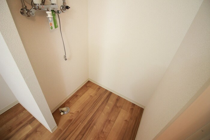 物件内観写真10　(洗濯機置場)