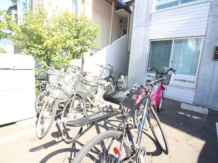 物件外観写真3　(駐輪場)