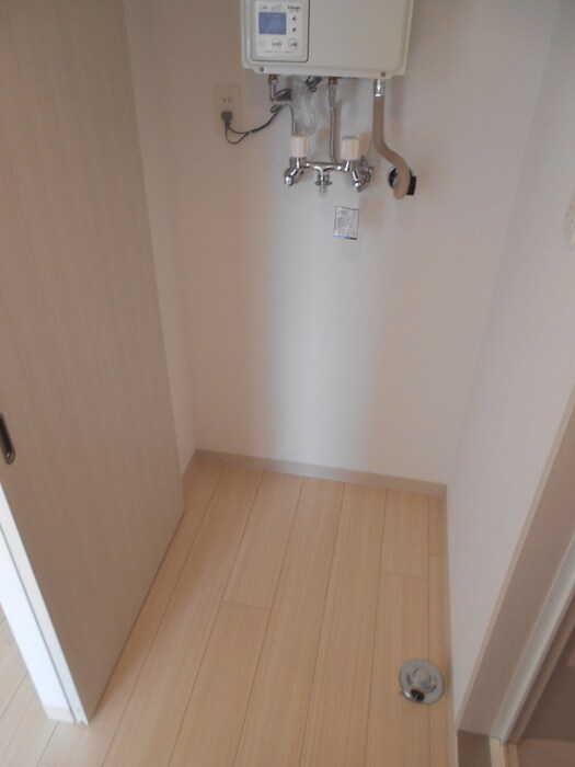 物件内観写真13　(洗濯機置場)