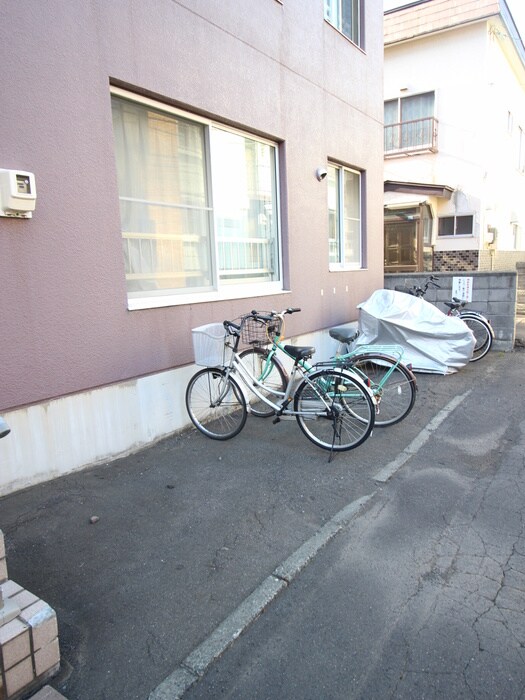 物件外観写真4　(駐輪場)
