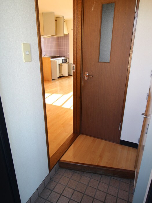 物件内観写真16　(玄関)