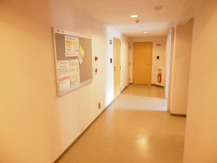 物件外観写真6　(エントランス部分)