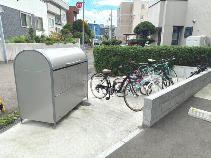 物件外観写真5　(駐輪場)