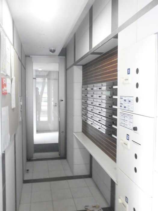 物件外観写真3　(エントランス部分)