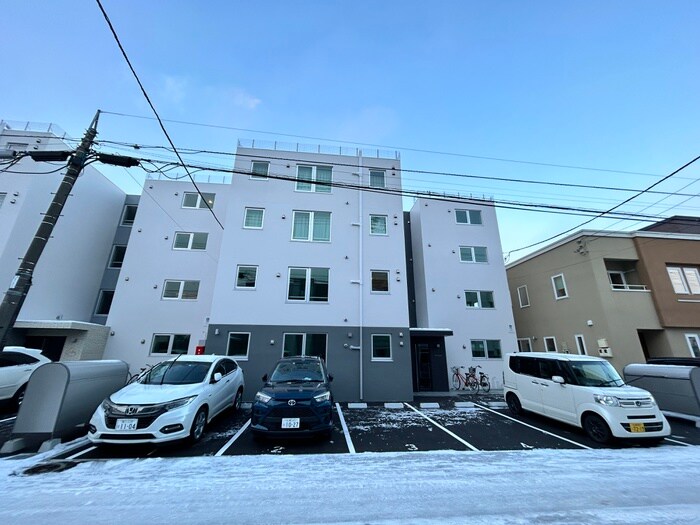 物件外観写真4　(エントランス部分)