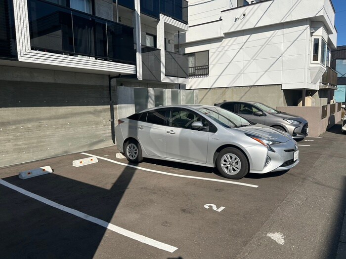 物件外観写真3　(駐車場)