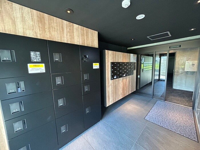 物件外観写真4　(エントランス部分)