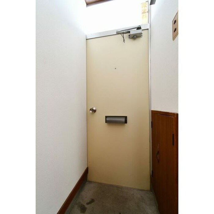 物件内観写真14　(玄関)