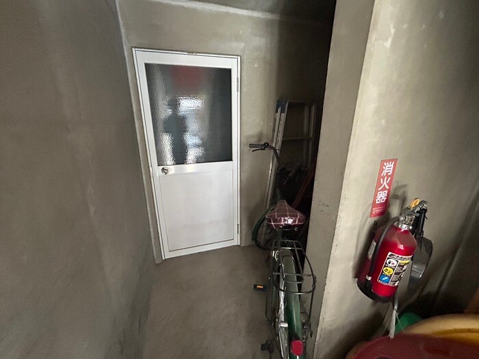 物件外観写真6　(エントランス部分)