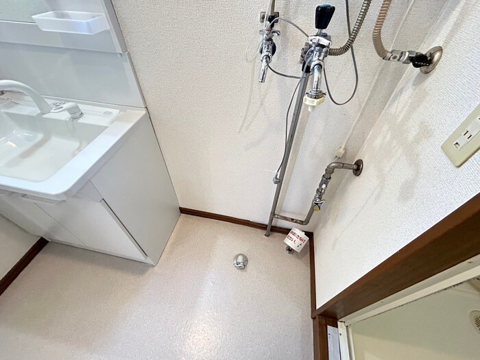 物件内観写真16　(洗濯機置場)