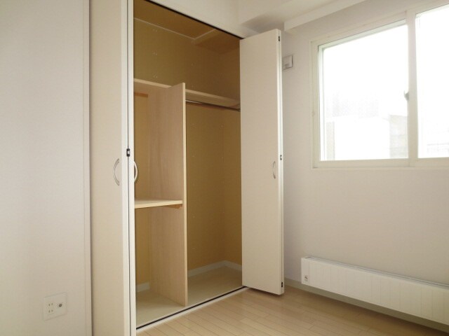 物件内観写真12　(収納)