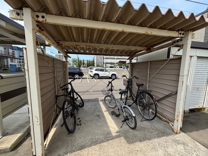 物件外観写真4　(駐輪場)