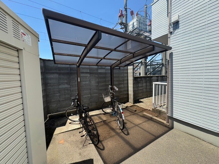 物件外観写真4　(駐輪場)