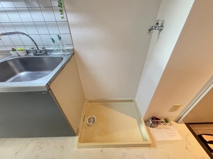 物件内観写真14　(洗濯機置場)