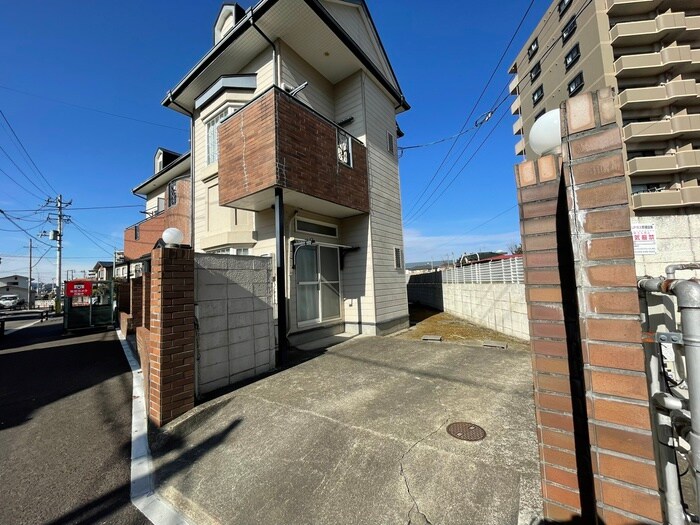 物件外観写真5　(駐車場)