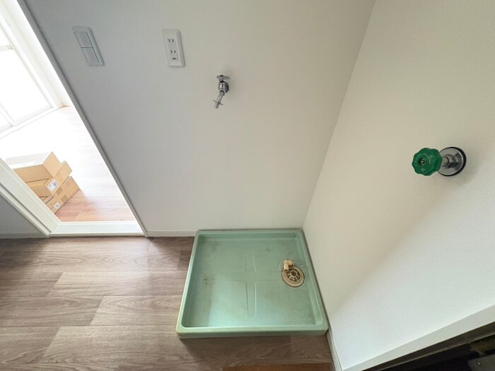 物件内観写真14　(洗濯機置場)