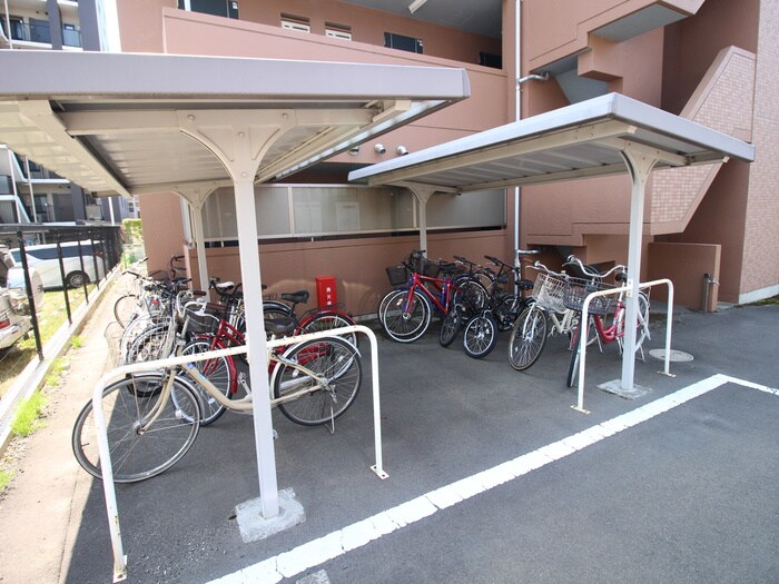 物件外観写真6　(駐輪場)