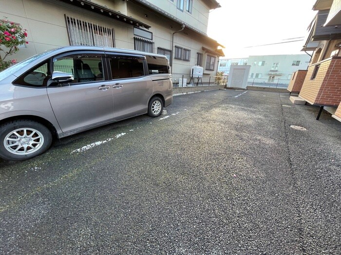 物件外観写真4　(駐車場)