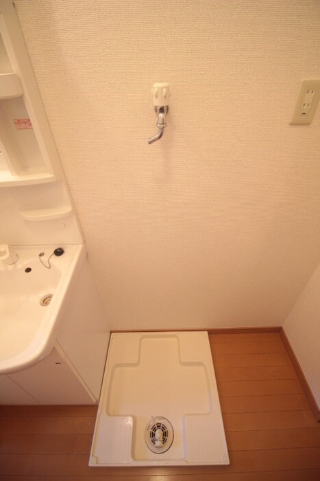 物件内観写真12　(洗濯機置場)