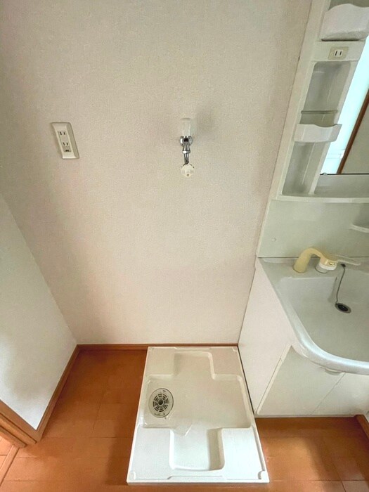 物件内観写真13　(洗濯機置場)