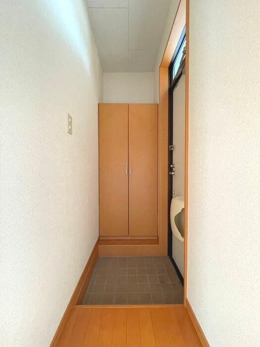 物件内観写真16　(玄関)