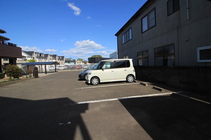 物件外観写真6　(駐車場)
