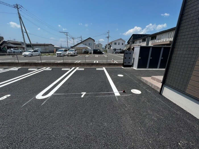 物件外観写真5　(駐車場)