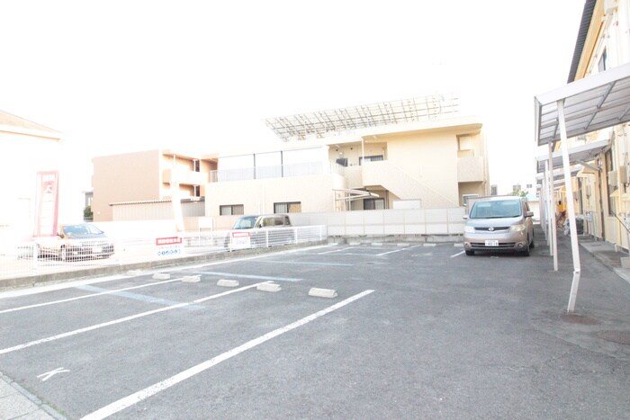 物件外観写真3　(駐輪場)