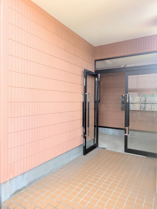物件外観写真4　(エントランス部分)