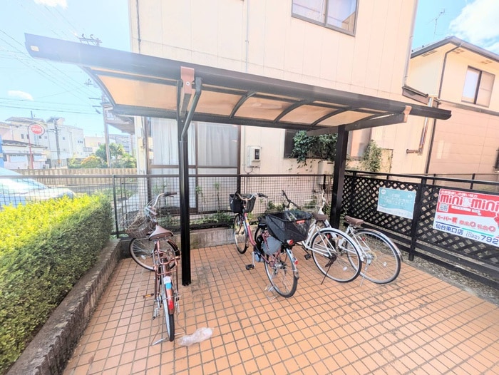 物件外観写真5　(駐輪場)