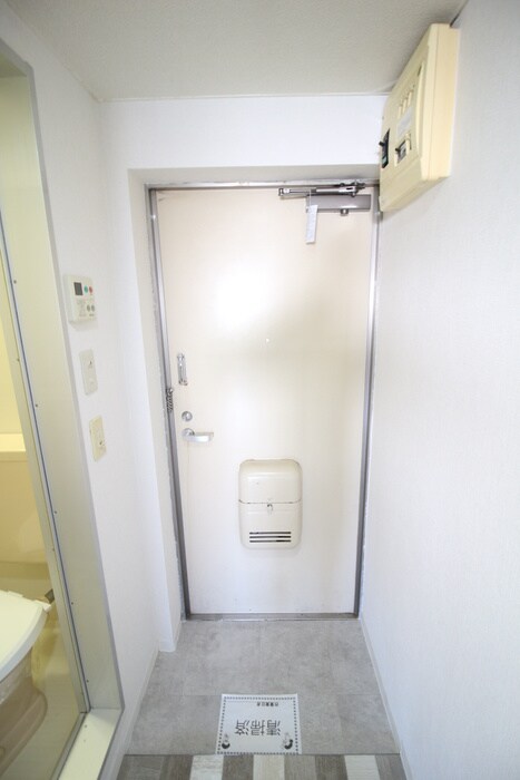 物件内観写真16　(玄関)