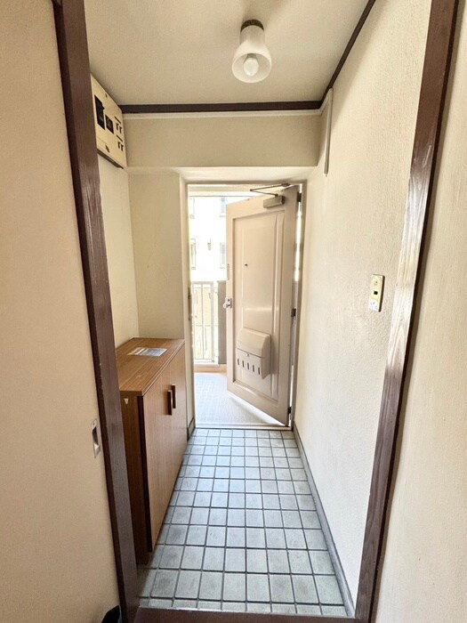 物件内観写真11　(玄関)