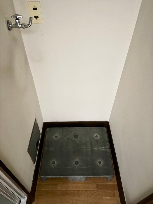 物件内観写真15　(洗濯機置場)