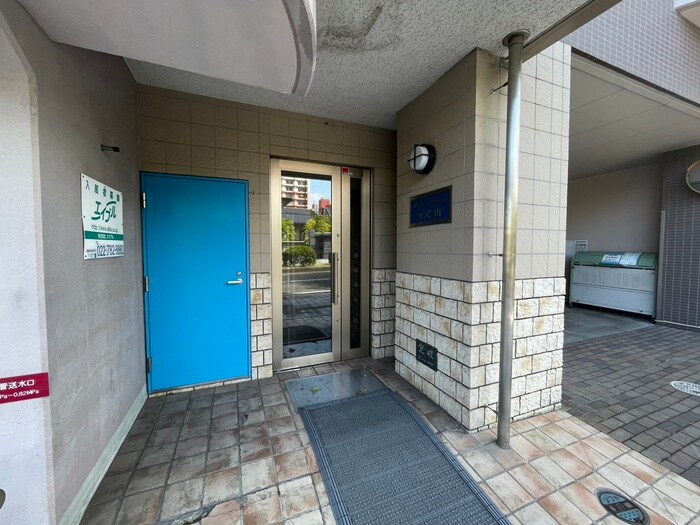 物件外観写真4　(エントランス部分)