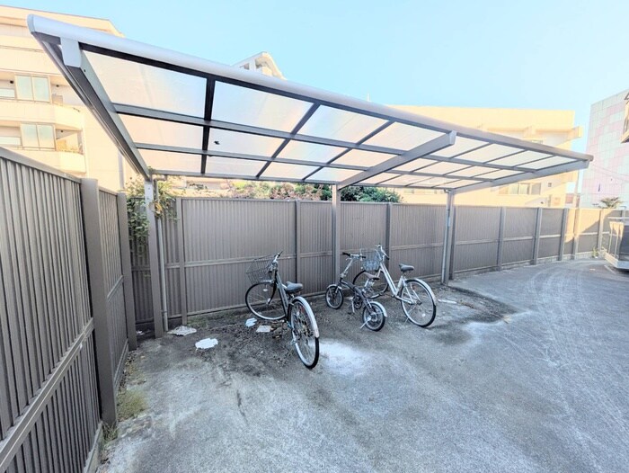 物件外観写真5　(駐輪場)