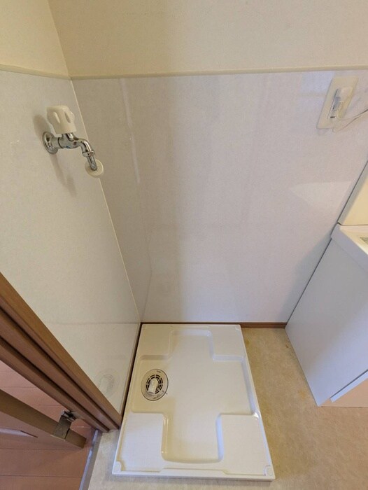 物件内観写真17　(洗濯機置場)