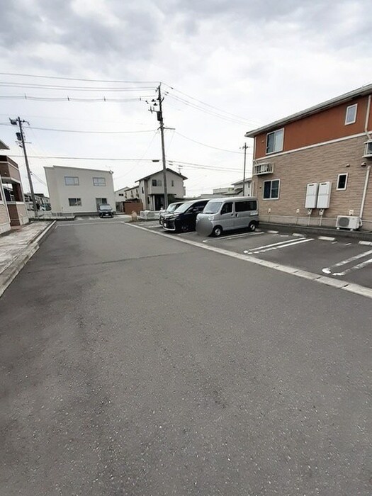 物件外観写真2　(駐車場)