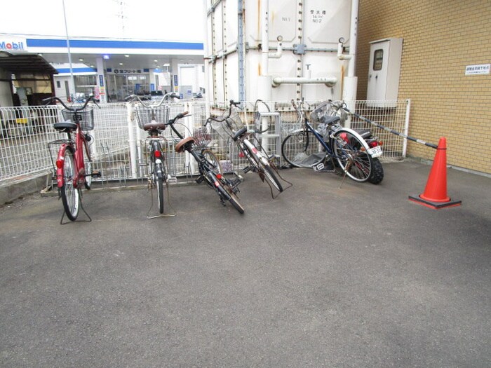 物件外観写真4　(駐輪場)