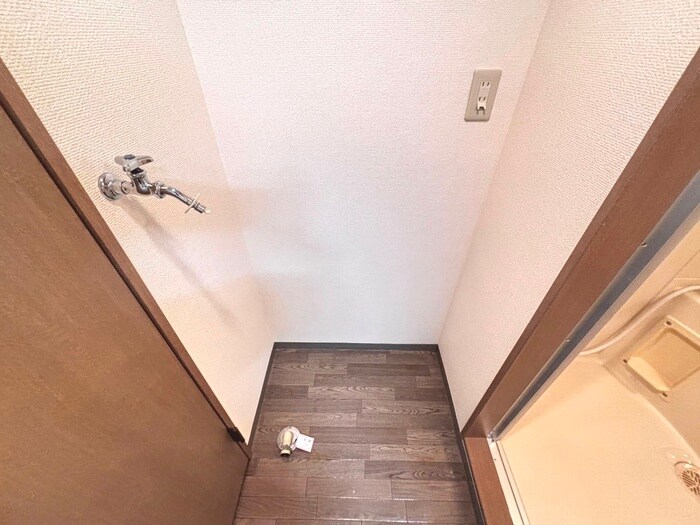 物件内観写真15　(洗濯機置場)