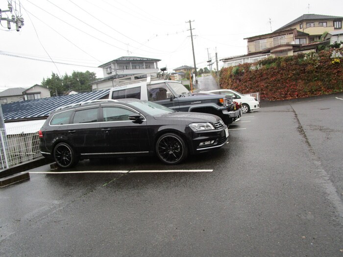 物件外観写真2　(駐車場)