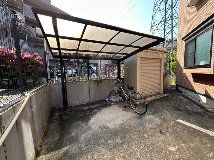 物件外観写真4　(駐輪場)