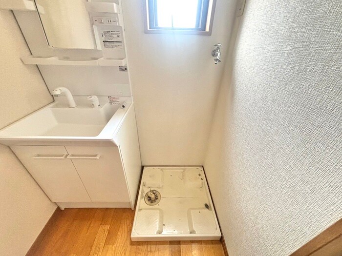 物件内観写真15　(洗濯機置場)