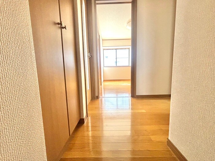 物件内観写真18　(廊下)