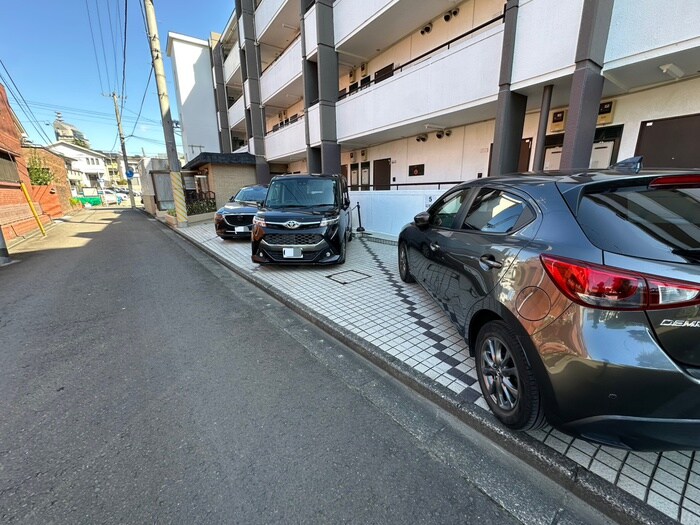 物件外観写真4　(駐車場)