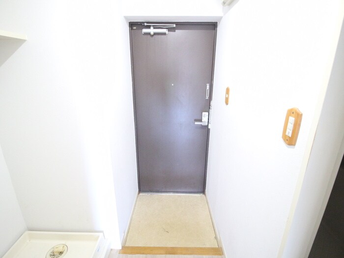 物件内観写真16　(玄関)