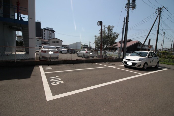 物件外観写真5　(駐車場)